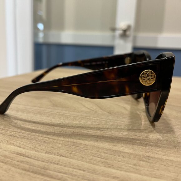 Tory Burch Sunglasses - Picture 5 of 7